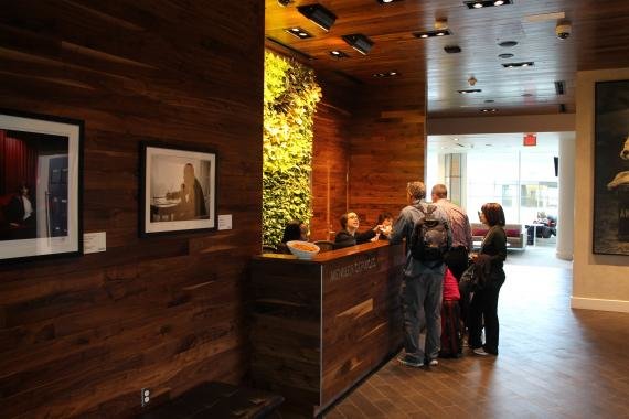 Review: Amex Centurion Airport Lounge Dallas, Forth Worth (DFW) – America’s best airport lounge?