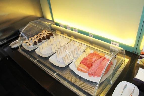 Review: Thai Airways Business Class Lounge & regional business class to Chengdu, China TG618