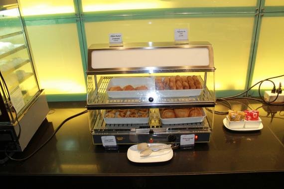 Review: Thai Airways Business Class Lounge & regional business class to Chengdu, China TG618