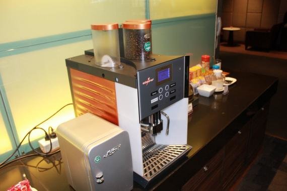 Review: Thai Airways Business Class Lounge & regional business class to Chengdu, China TG618
