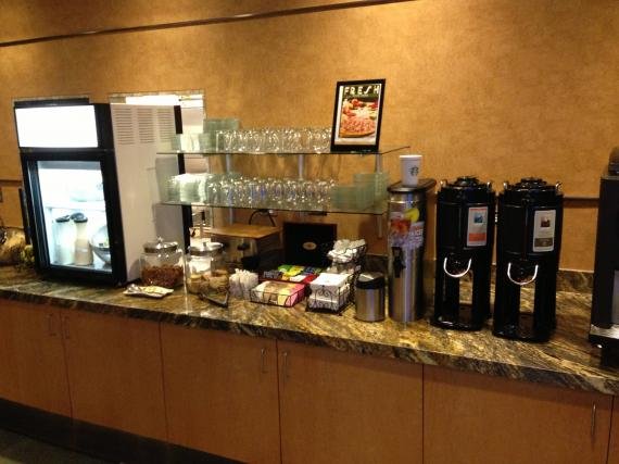 The Alaska Boardroom at Los Angeles Airport (LAX) Review