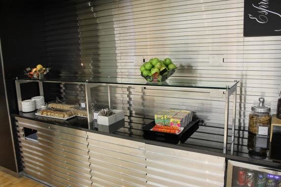 Review: British Airways Galleries Lounge at New York JFK (used as Cathay Pacific lounge)