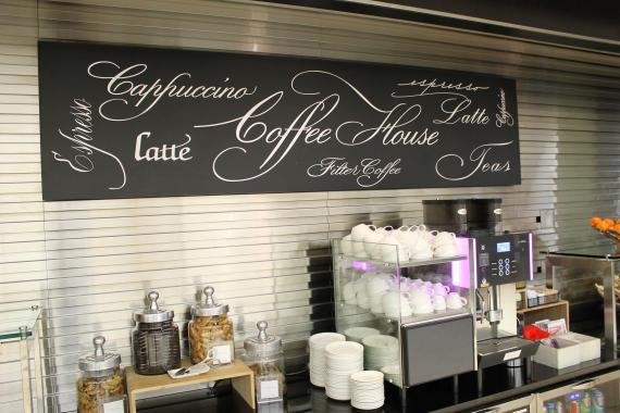 Review: British Airways Galleries Lounge at New York JFK (used as Cathay Pacific lounge)