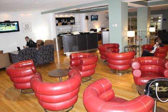 Review: British Airways Galleries Lounge at New York JFK (used as Cathay Pacific lounge)