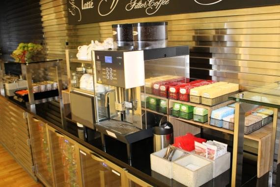 Review: British Airways Galleries Lounge at New York JFK (used as Cathay Pacific lounge)