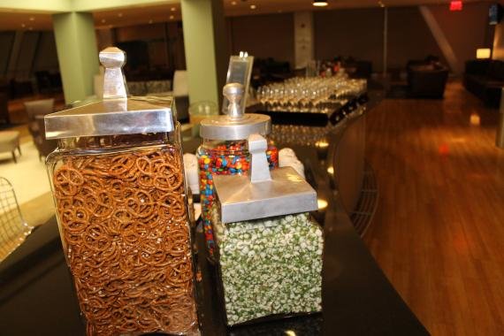 Review: British Airways Galleries Lounge at New York JFK (used as Cathay Pacific lounge)