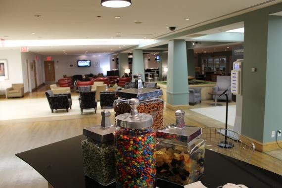 Review: British Airways Galleries Lounge at New York JFK (used as Cathay Pacific lounge)