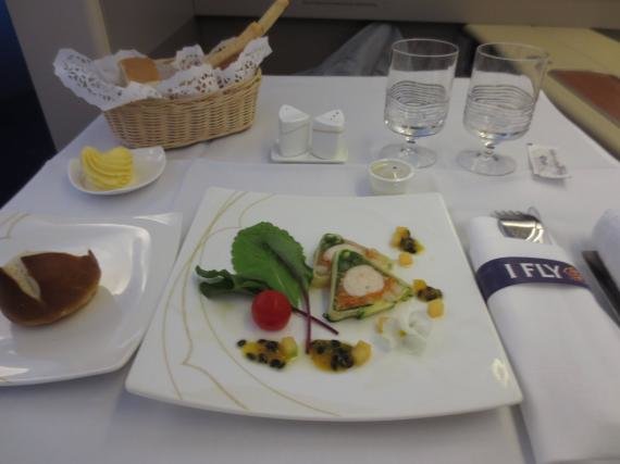 Thai Airways First Class (Suites) Tokyo, Japan to Bangkok, Thailand (BKK) Review