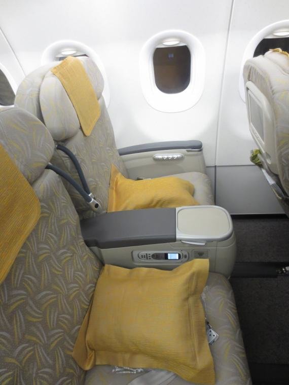 Asiana Business Class Seoul, South Korea to Siem Reap OZ 737 Review