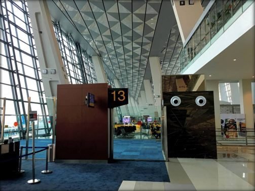 Garuda Economy Review Jakarta (CGK), Surabaya (SUB) and Balikpapan (BPN) 737