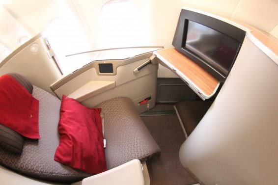 Garuda Business Class Review Jakarta (CGK) to Bali (DPS) using A330 and Garuda Business Class Lounge Jakarta Airport (Terminal 3)