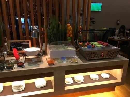Garuda Business Class Review and Denpasar (DPS) to Tokyo (NRT) using 777W and Garuda Business Class Lounge Denpasar Airport