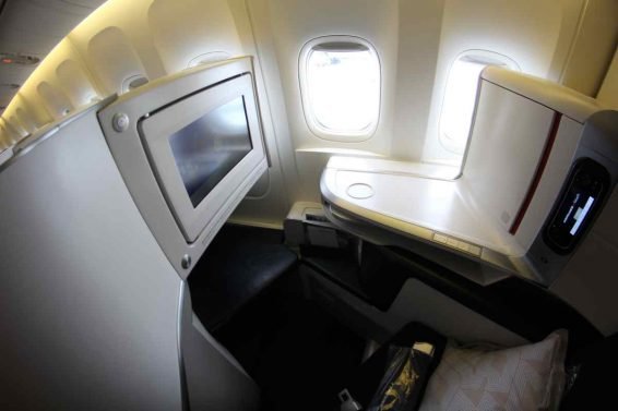 Air France Business Class Review (NEW Cabin) Paris (CDG) to Dubai (DXB) 777-300 ER and Air France Business Class Lounge Review