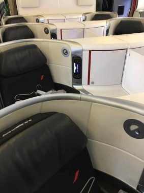 Air France Business Class Review (NEW Cabin) Paris (CDG) to Dubai (DXB) 777-300 ER and Air France Business Class Lounge Review