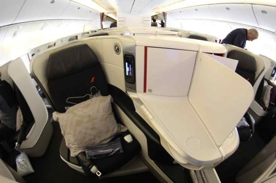 Air France Business Class Review (NEW Cabin) Paris (CDG) to Dubai (DXB) 777-300 ER and Air France Business Class Lounge Review