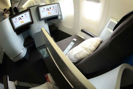 KLM Business Class Review (new cabin) Kuala Lumpur (KUL) – Jakarta (CGK) 777-300ER and Malaysia Airlines Golden Lounge KLIA Review