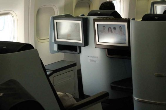 KLM Business Class Review (new cabin) Kuala Lumpur (KUL) – Jakarta (CGK) 777-300ER and Malaysia Airlines Golden Lounge KLIA Review