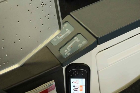 KLM Business Class Review (new cabin) Kuala Lumpur (KUL) – Jakarta (CGK) 777-300ER and Malaysia Airlines Golden Lounge KLIA Review
