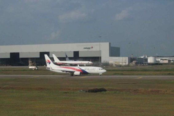 KLM Business Class Review (new cabin) Kuala Lumpur (KUL) – Jakarta (CGK) 777-300ER and Malaysia Airlines Golden Lounge KLIA Review