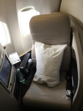 Air New Zealand Business Class / Economy Class Review Auckland (AKL) to Brisbane (BNE) 777-200