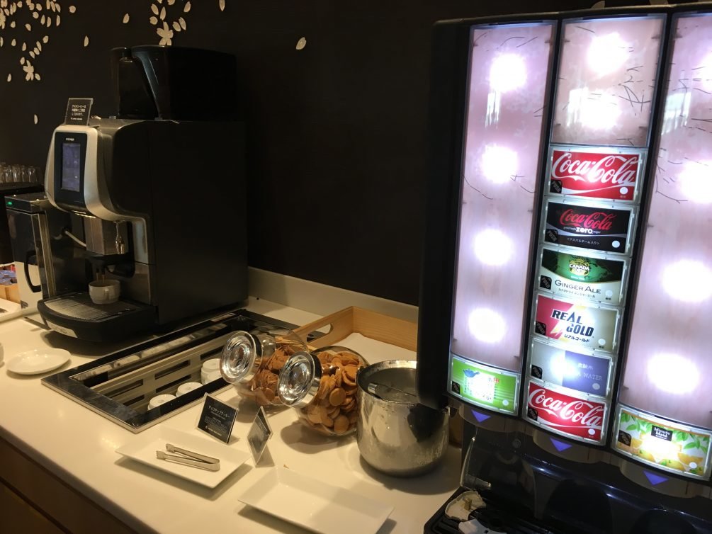 Japan Airlines Regional Business Class Review Tokyo (HND) to Bangkok (BKK), 777 SKY SUITES Herringbone (Zodiac Layout) and Sakura Lounge Tokyo Review