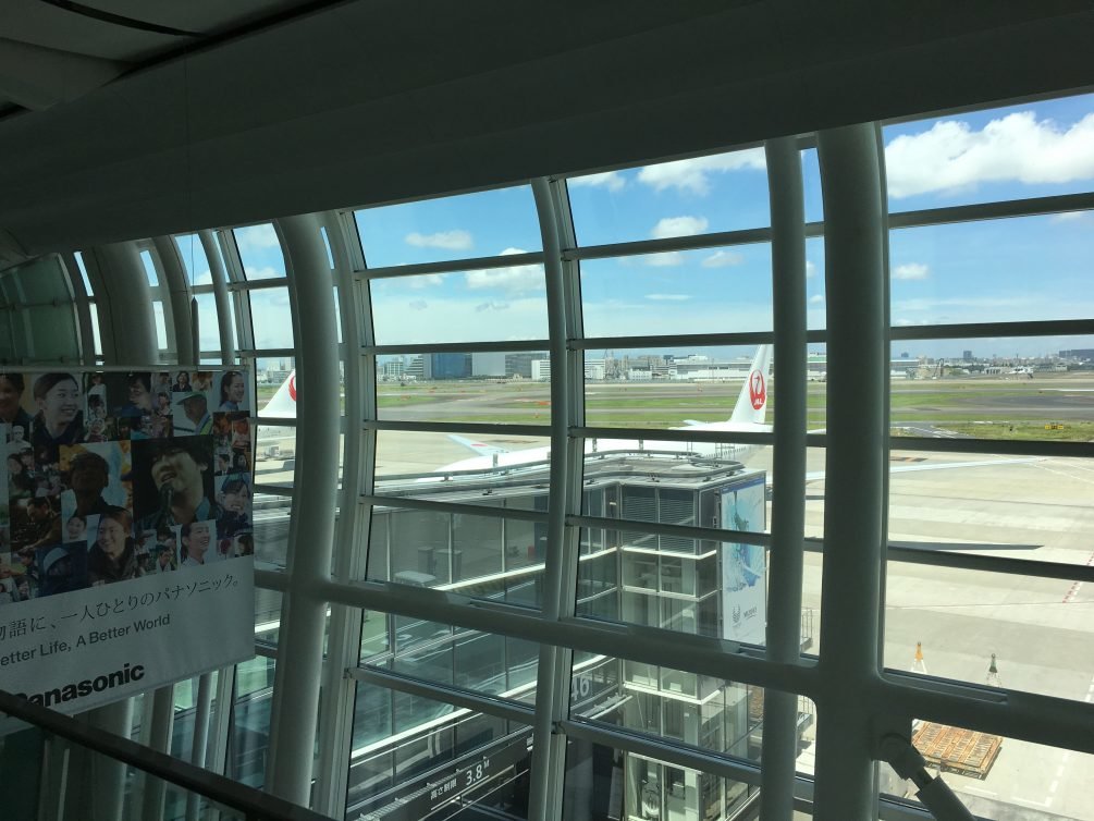 Japan Airlines Regional Business Class Review Tokyo (HND) to Bangkok (BKK), 777 SKY SUITES Herringbone (Zodiac Layout) and Sakura Lounge Tokyo Review