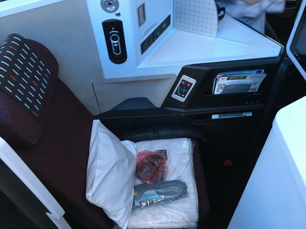 Japan Airlines Regional Business Class Review Tokyo (HND) to Bangkok (BKK), 777 SKY SUITES Herringbone (Zodiac Layout) and Sakura Lounge Tokyo Review
