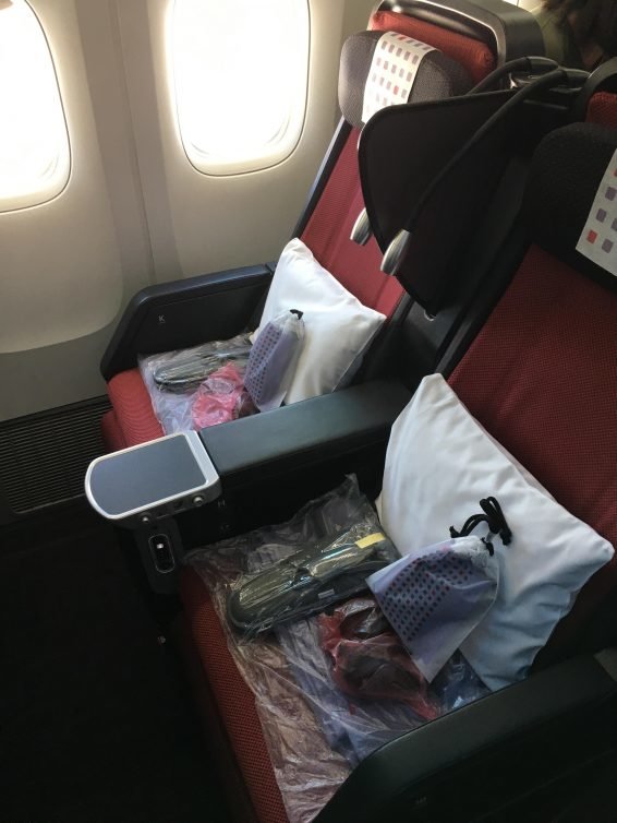 Japan Airlines Regional Business Class Review Tokyo (HND) to Bangkok (BKK), 777 SKY SUITES Herringbone (Zodiac Layout) and Sakura Lounge Tokyo Review