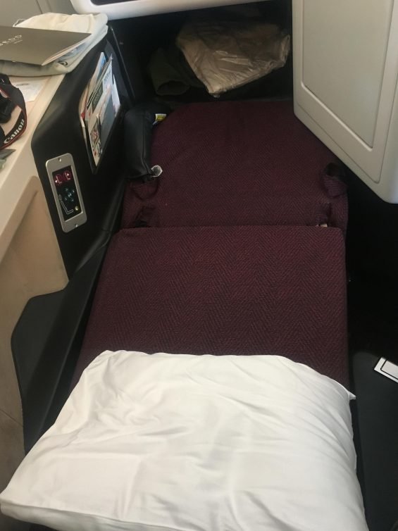 Japan Airlines Regional Business Class Review Tokyo (HND) to Bangkok (BKK), 777 SKY SUITES Herringbone (Zodiac Layout) and Sakura Lounge Tokyo Review