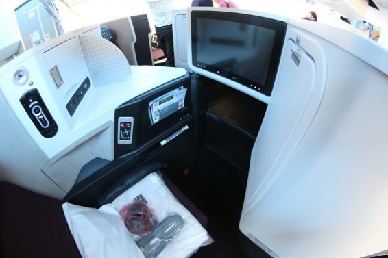 Japan Airlines Regional Business Class Review Tokyo (HND) to Bangkok (BKK), 777 SKY SUITES Herringbone (Zodiac Layout) and Sakura Lounge Tokyo Review